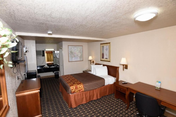 Best Budget Inn Anaheim image 13
