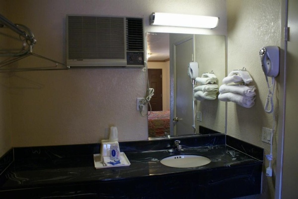 Best Budget Inn Anaheim image 6